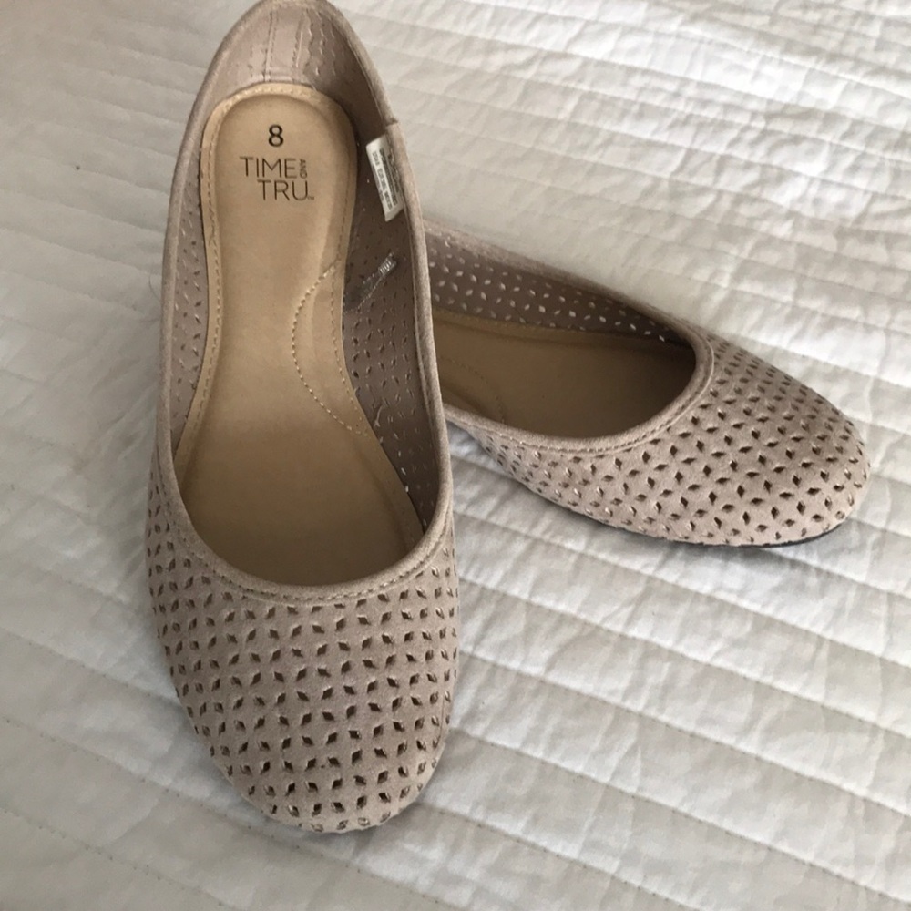 Light tan ballet flats with laser cut outs sz 8
